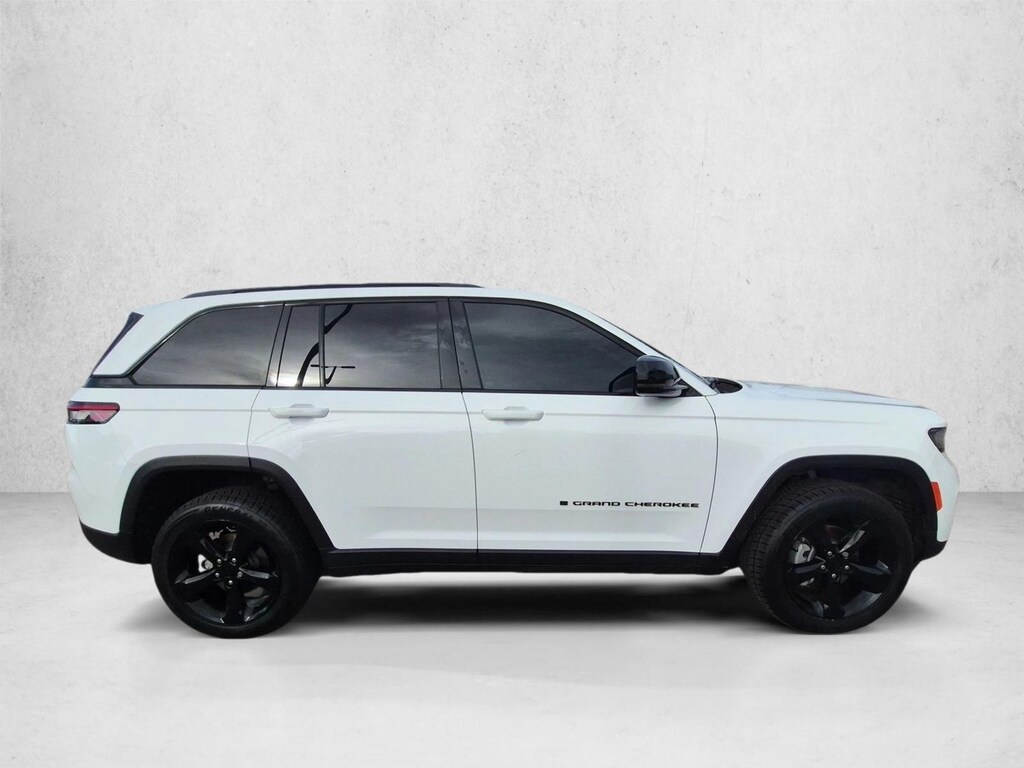 Used 2023 Jeep Grand Cherokee Altitude Sport Utility