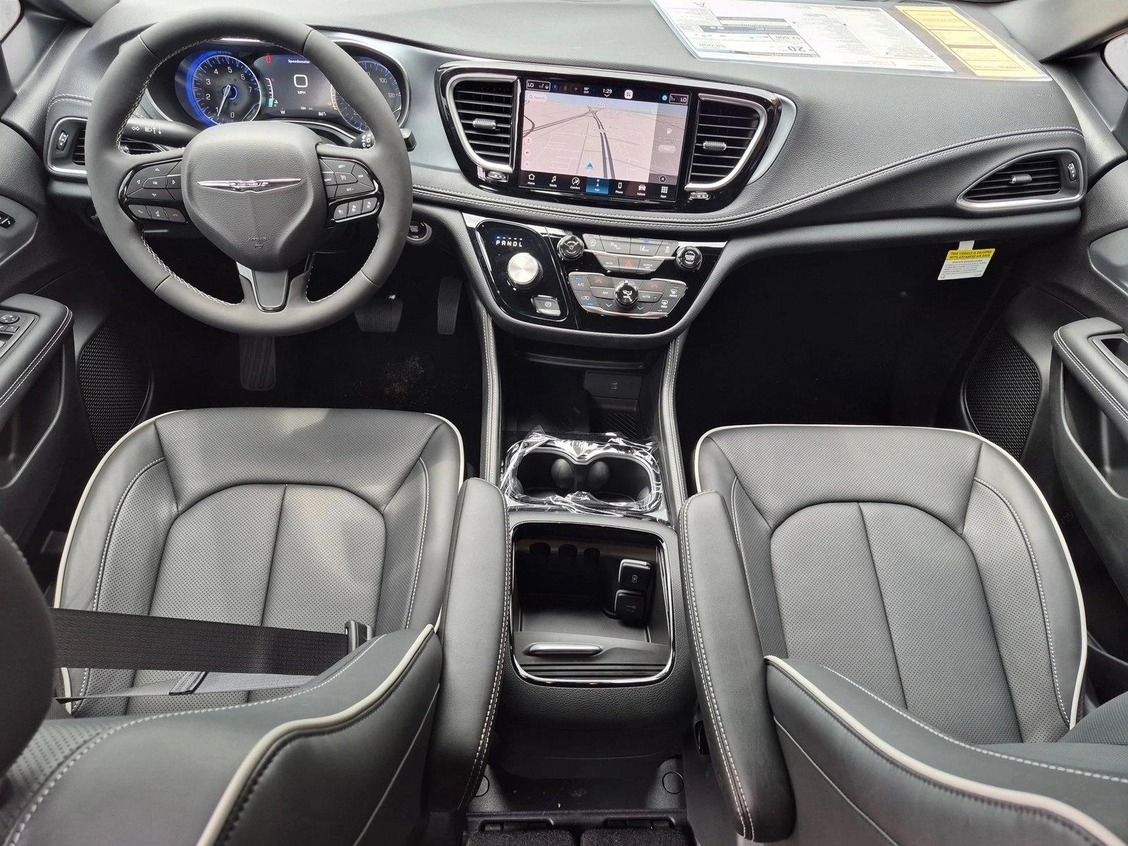 2026 Chrysler Pacifica Limited - Photo 15