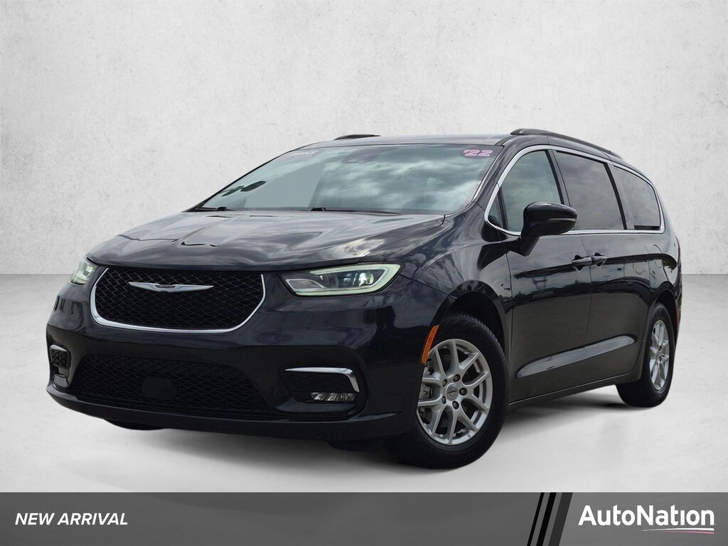 Used 2022 Chrysler Pacifica Touring L Mini-van Passenger