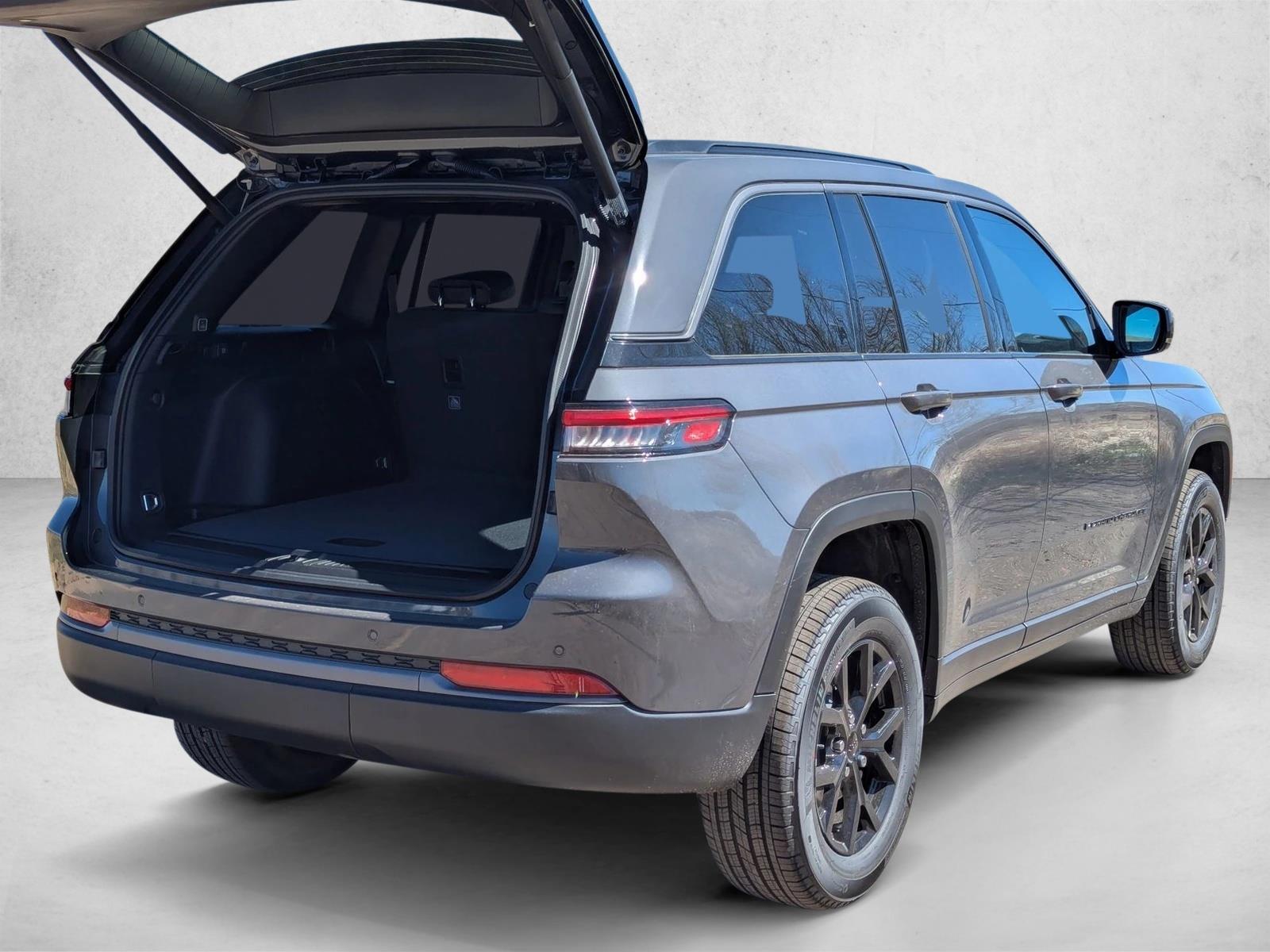 New 2026 Jeep Grand Cherokee Laredo Altitude SUV