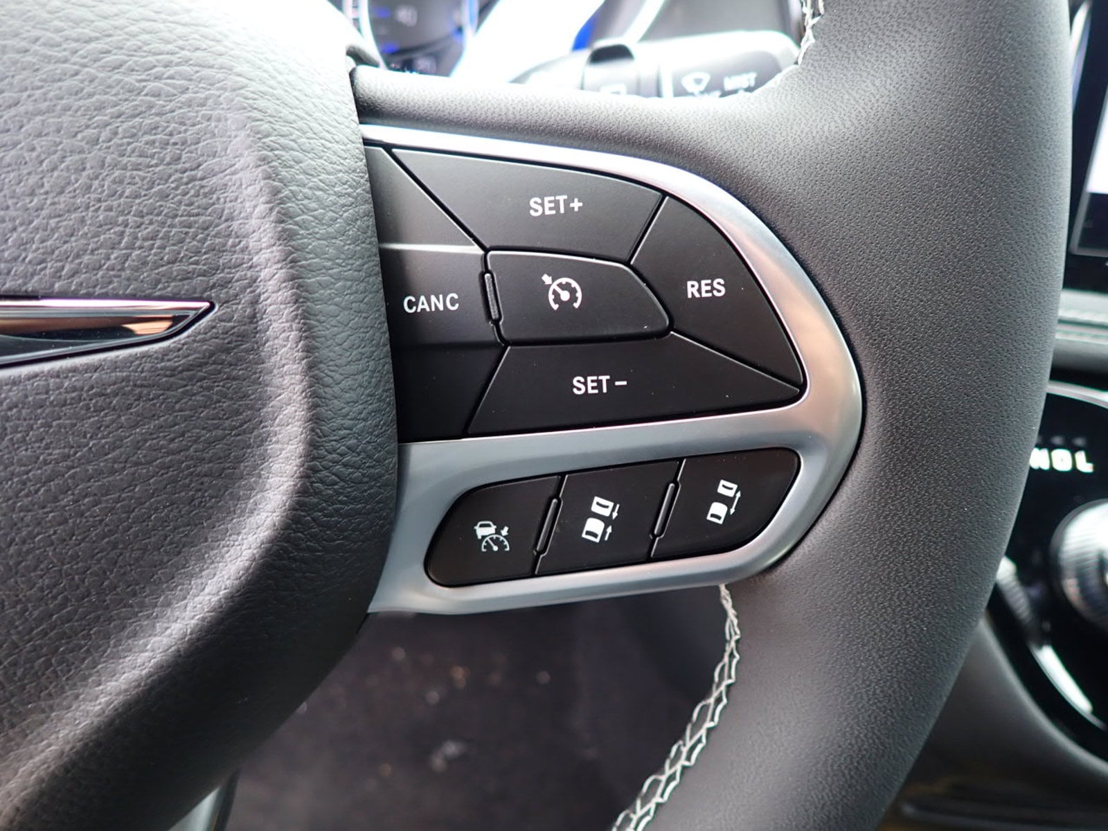 2025 Chrysler Pacifica Select - Photo 18
