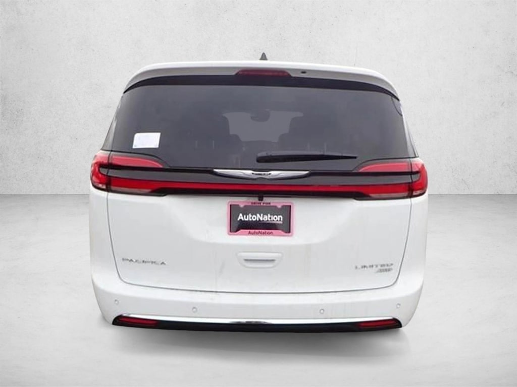 New 2026 Chrysler Pacifica Limited Van Passenger Van