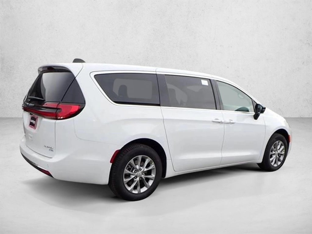 New 2026 Chrysler Pacifica Limited Van Passenger Van