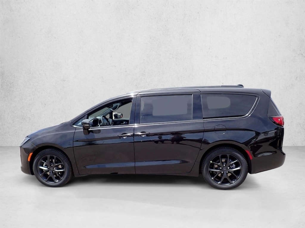 New 2027 Chrysler Pacifica Limited Van Passenger Van
