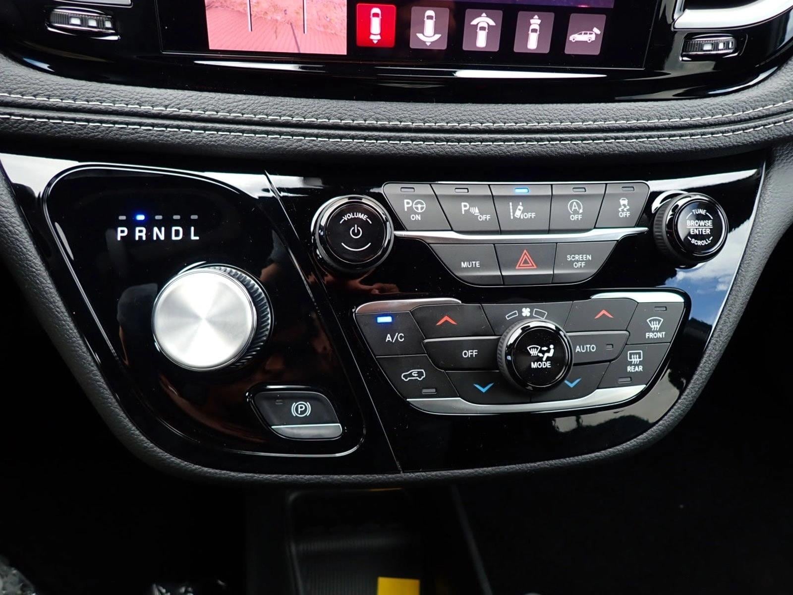 2025 Chrysler Pacifica Select - Photo 21