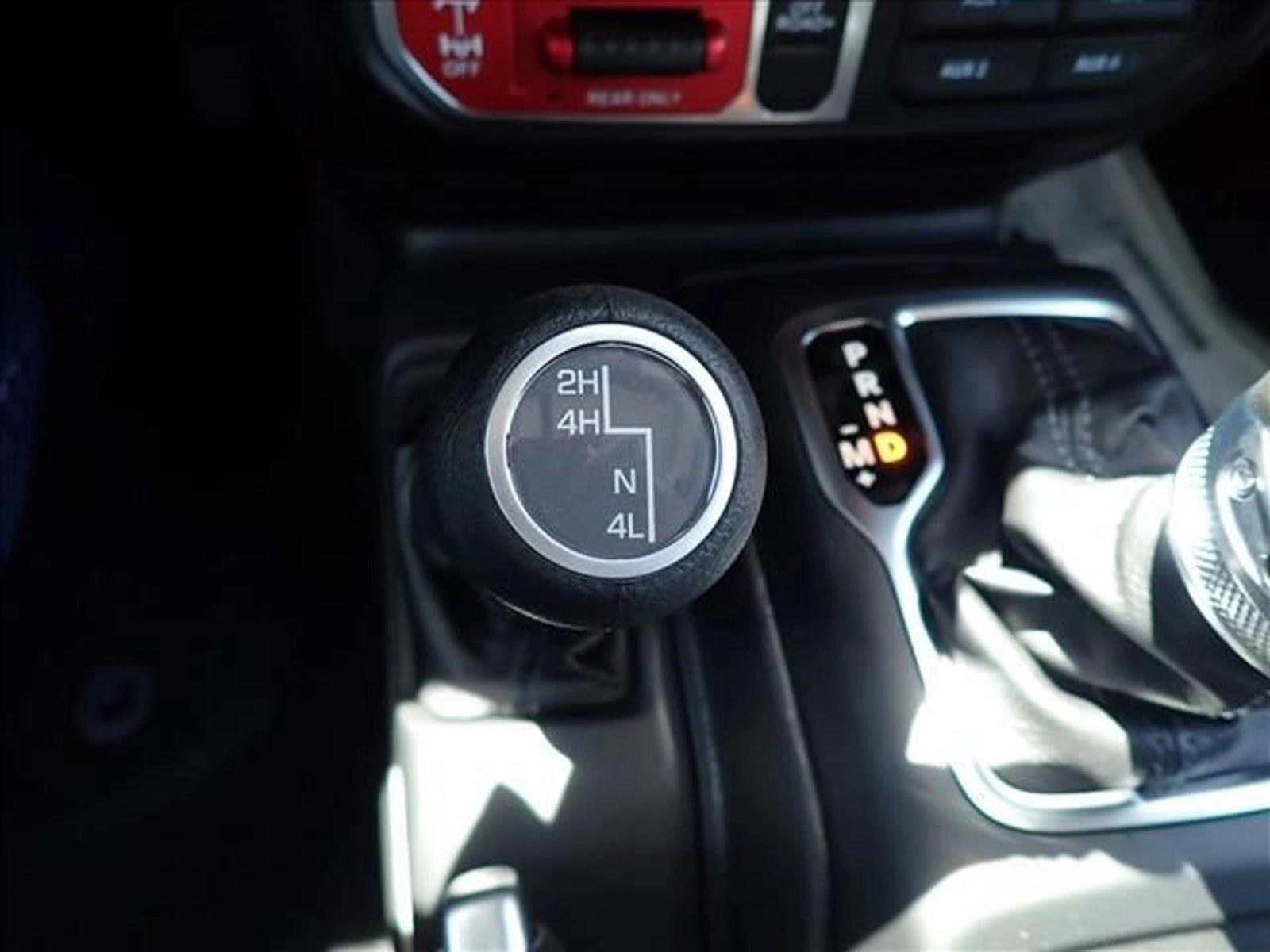 2025 Jeep Gladiator Willys - Photo 19