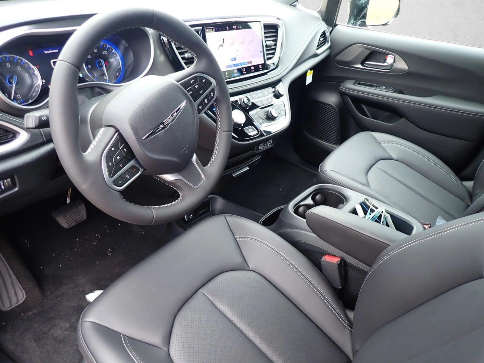 2025 Chrysler Pacifica Select - Photo 12