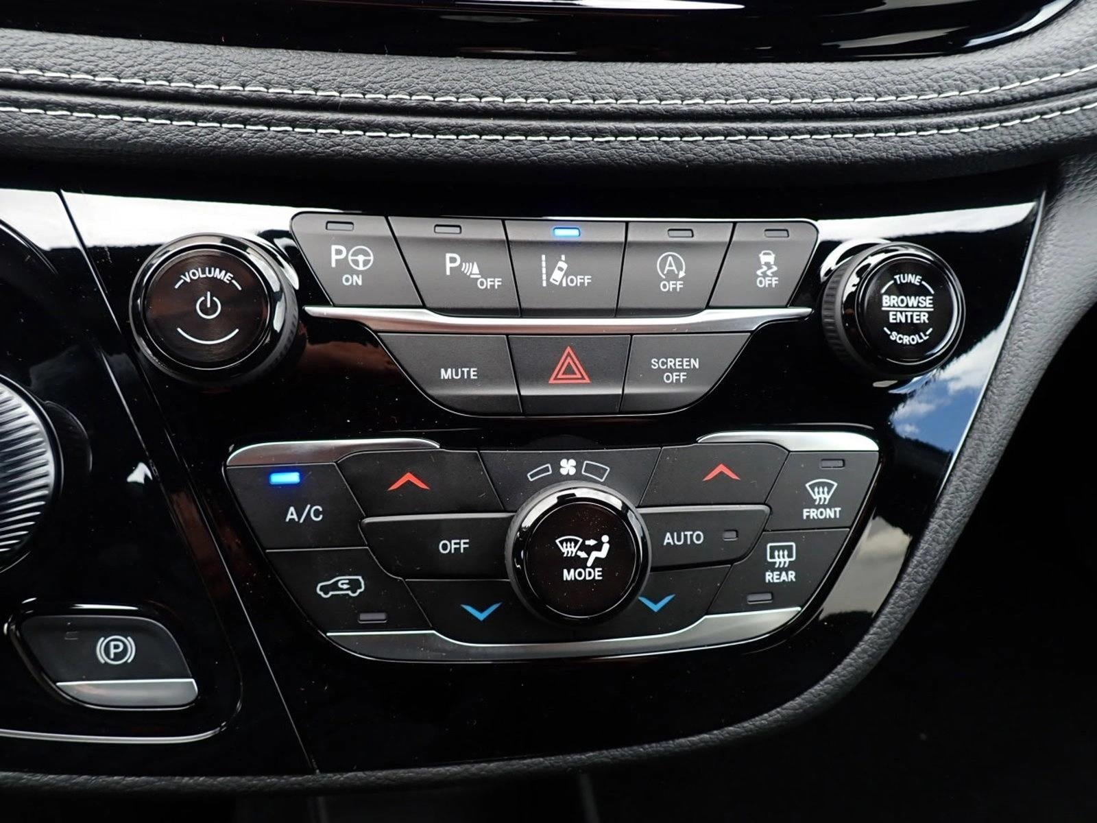 2025 Chrysler Pacifica Select - Photo 22