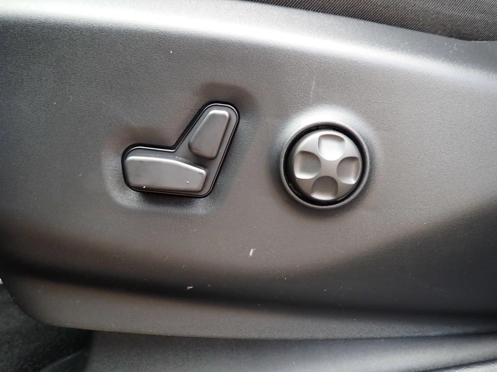 2025 Chrysler Pacifica Select - Photo 14