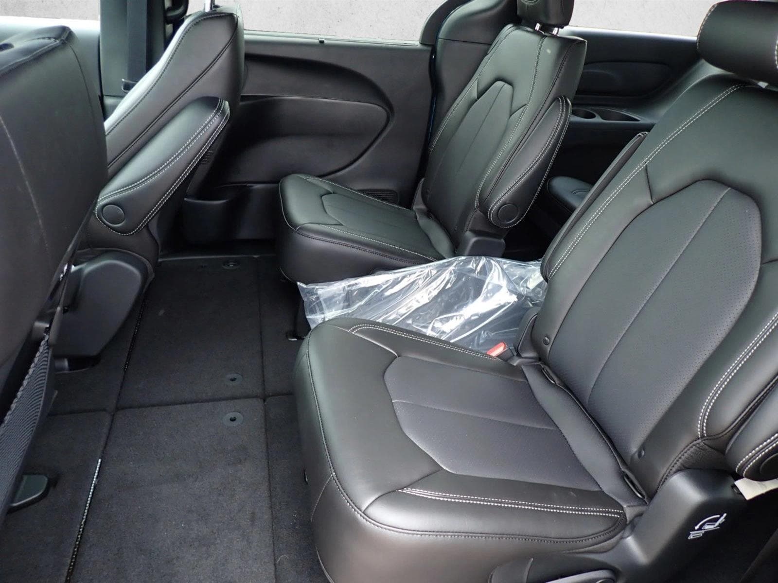 2025 Chrysler Pacifica Select - Photo 10