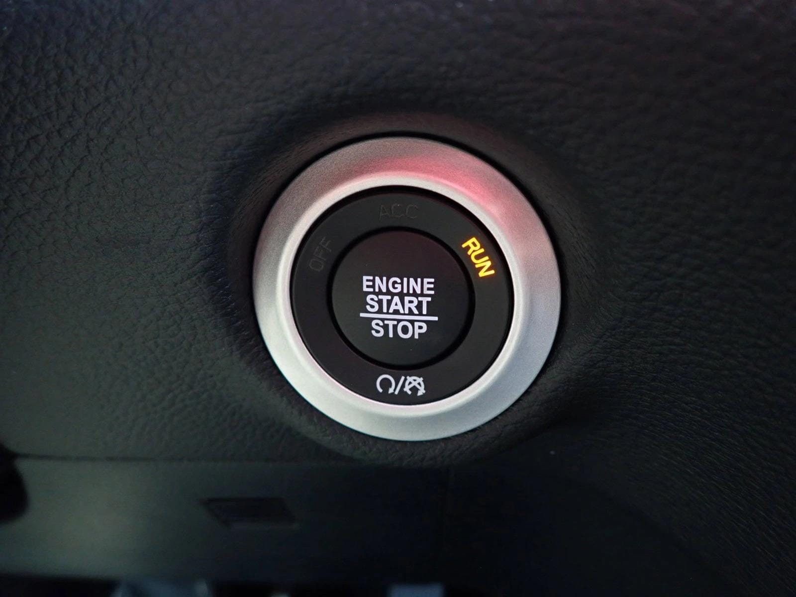 2025 Chrysler Pacifica Select - Photo 25