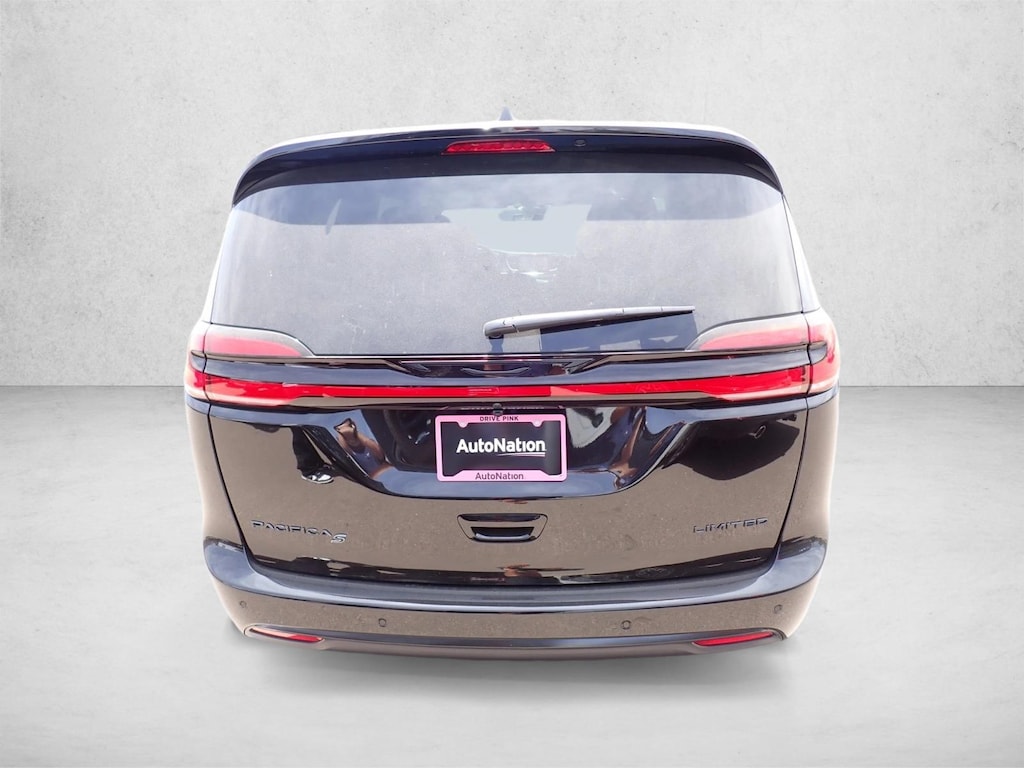 New 2027 Chrysler Pacifica Limited Van Passenger Van