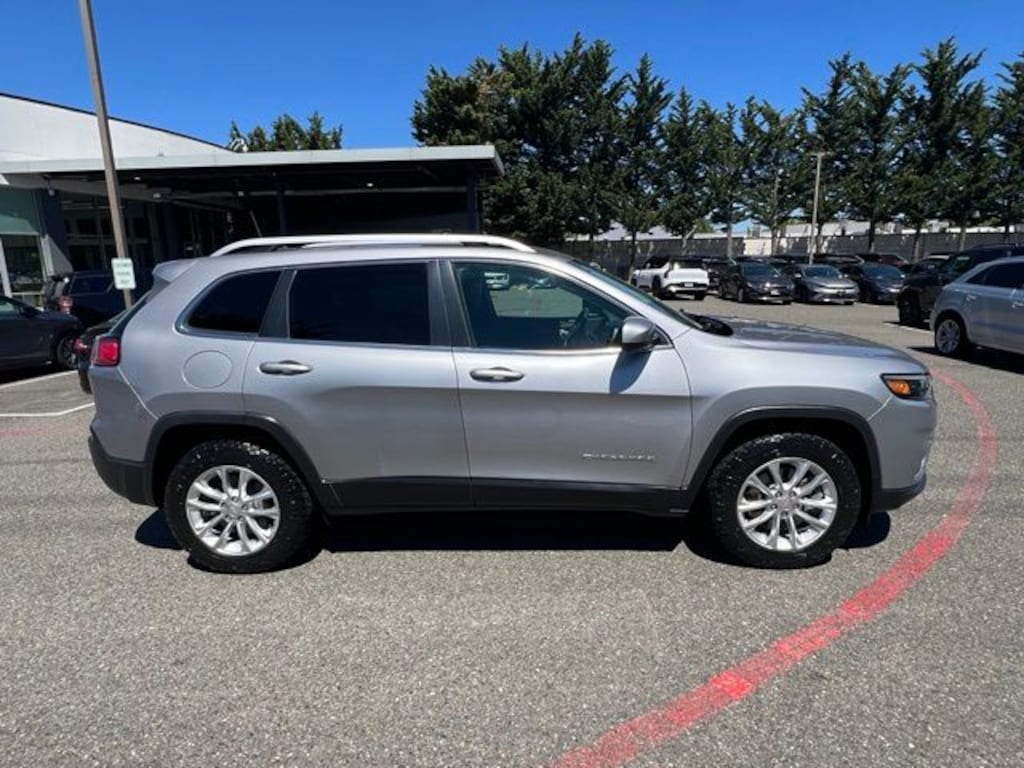 Used 2019 Jeep Cherokee Latitude SUV