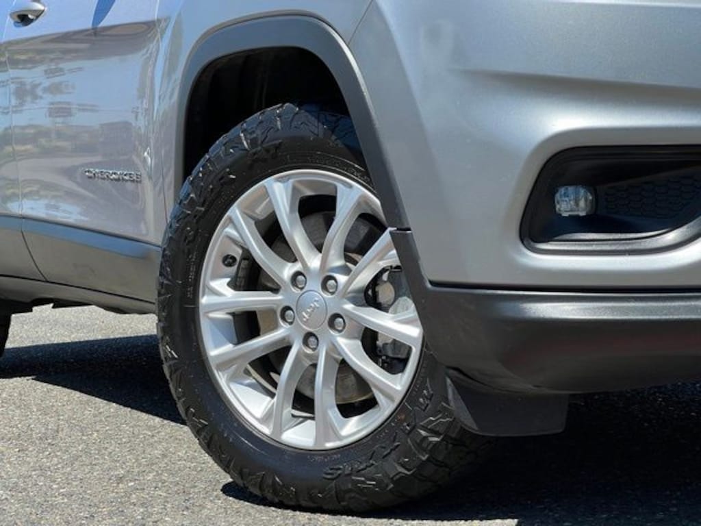 Used 2019 Jeep Cherokee Latitude SUV