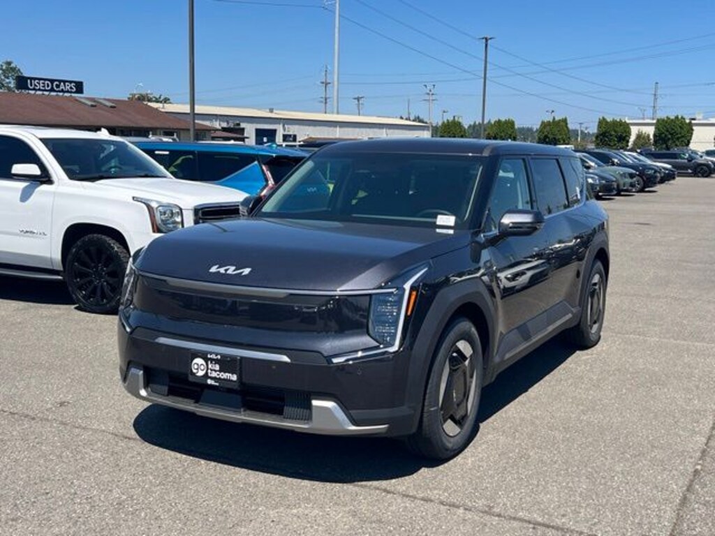 New 2026 Kia EV9 Light Long Range SUV