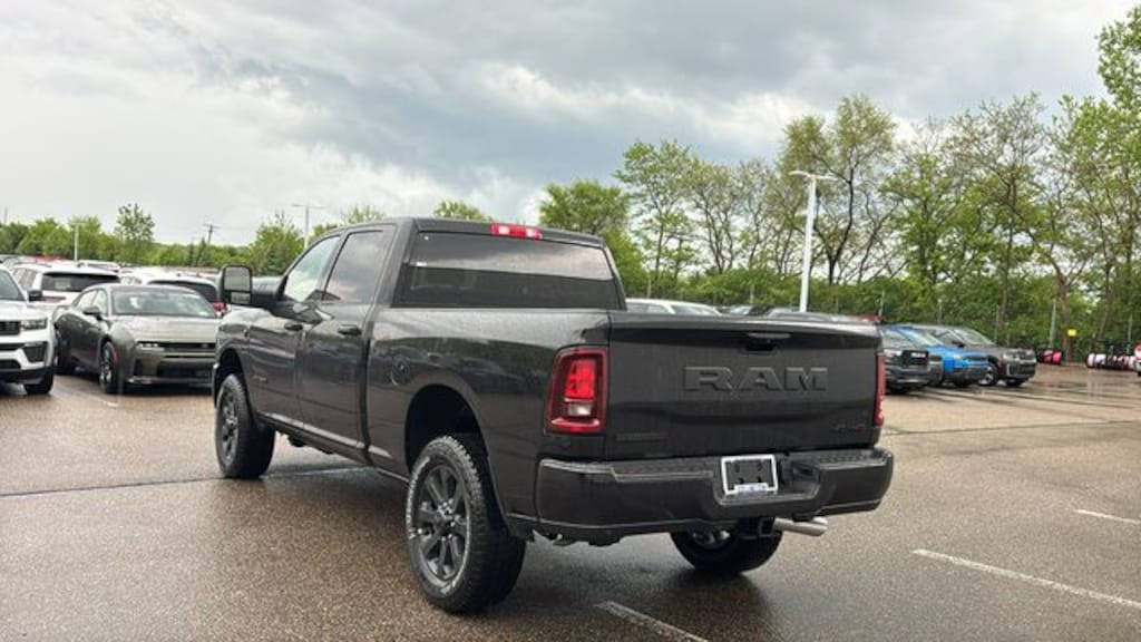 New 2026 Ram 3500 BIG HORN CREW CAB 4X4 6'4 BOX Pickup