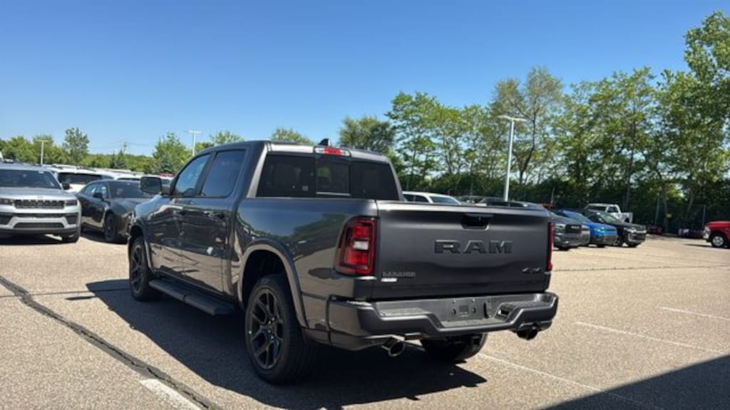 New 2026 Ram 1500 LARAMIE CREW CAB 4X4 5'7 BOX Pickup