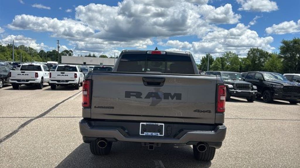 New 2026 Ram 1500 LARAMIE CREW CAB 4X4 5'7 BOX Pickup