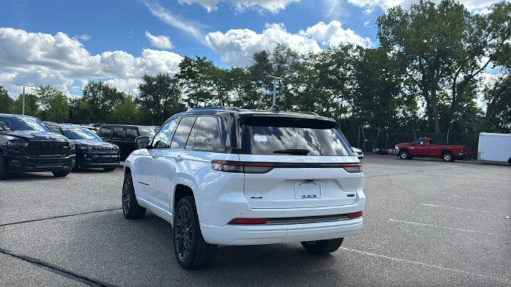 New 2027 Jeep Grand Cherokee SUMMIT 4X4 Sport Utility
