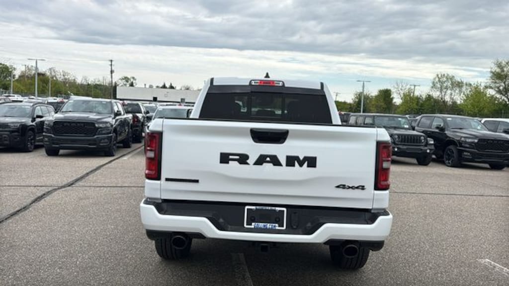 New 2026 Ram 1500 BIG HORN CREW CAB 4X4 5'7 BOX Pickup