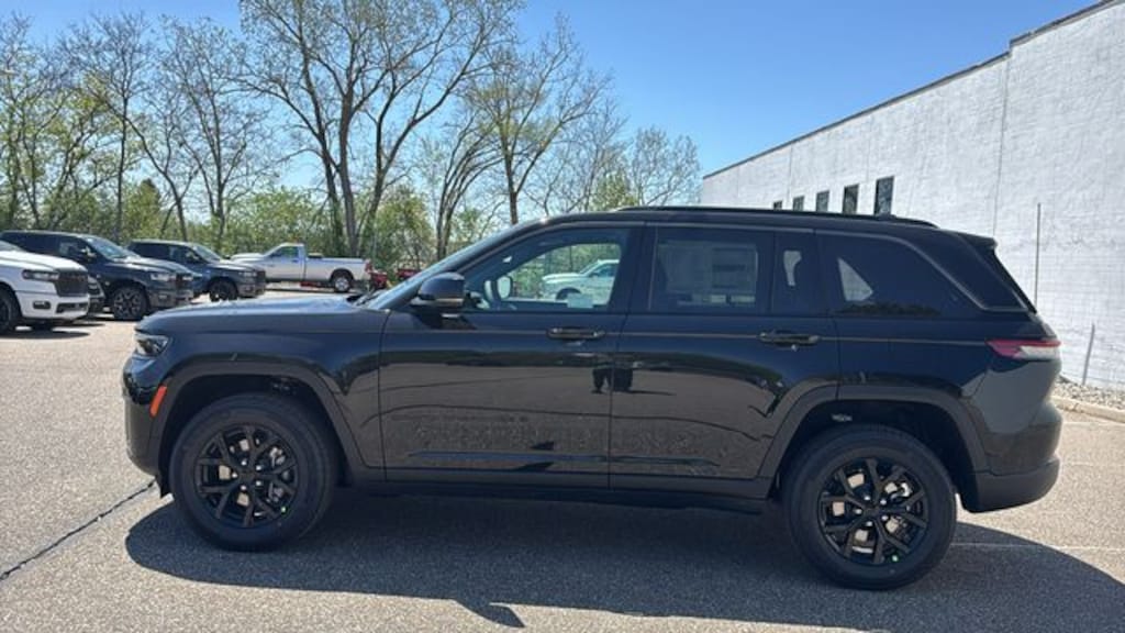 New 2026 Jeep Grand Cherokee LAREDO ALTITUDE 4X4 Sport Utility