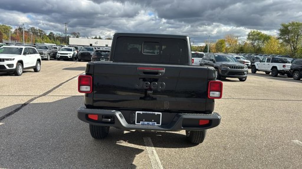 New 2026 Jeep Gladiator SPORT S 4X4 Pickup