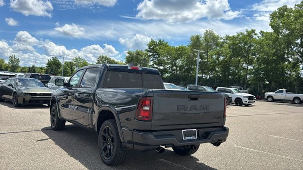 New 2026 Ram 1500 LARAMIE CREW CAB 4X4 5'7 BOX Pickup