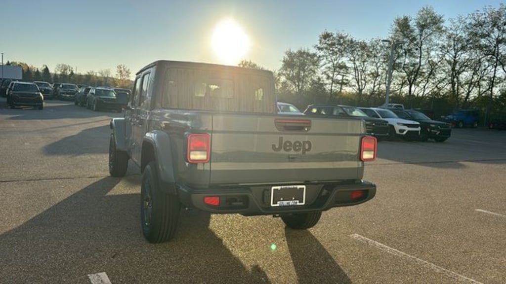 New 2026 Jeep Gladiator SPORT S 4X4 Pickup