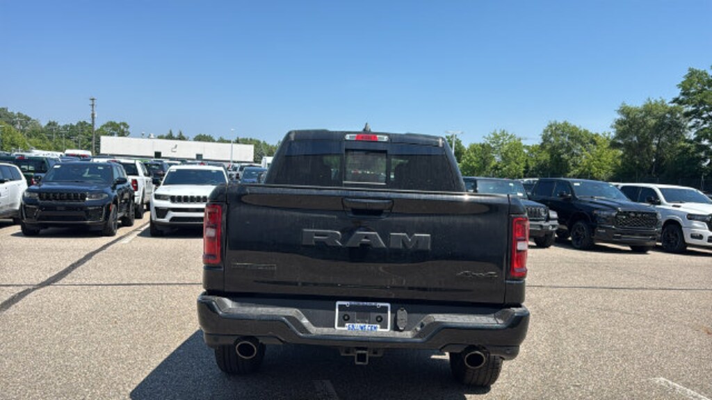 New 2026 Ram 1500 BIG HORN CREW CAB 4X4 5'7 BOX Pickup