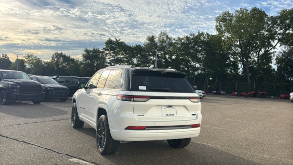 New 2027 Jeep Grand Cherokee SUMMIT 4X4 Sport Utility