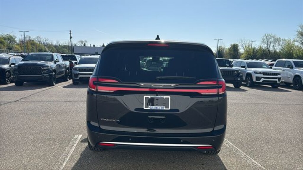 New 2027 Chrysler Pacifica SELECT Passenger Van
