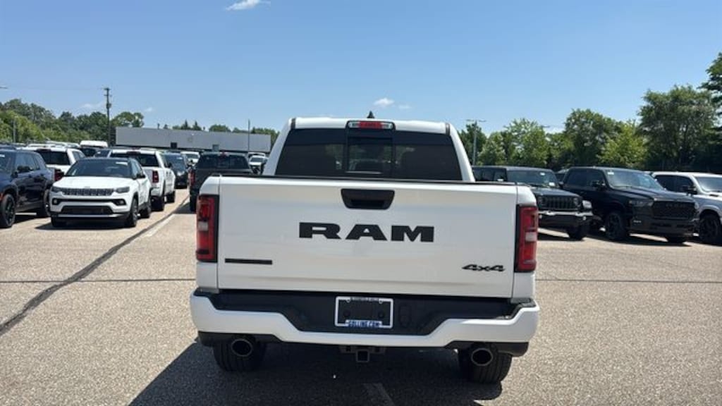 New 2026 Ram 1500 BIG HORN CREW CAB 4X4 5'7 BOX Pickup
