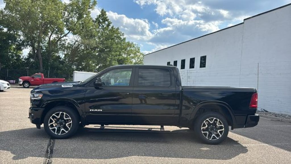 New 2027 Ram 1500 LARAMIE CREW CAB 4X4 5'7 BOX Pickup
