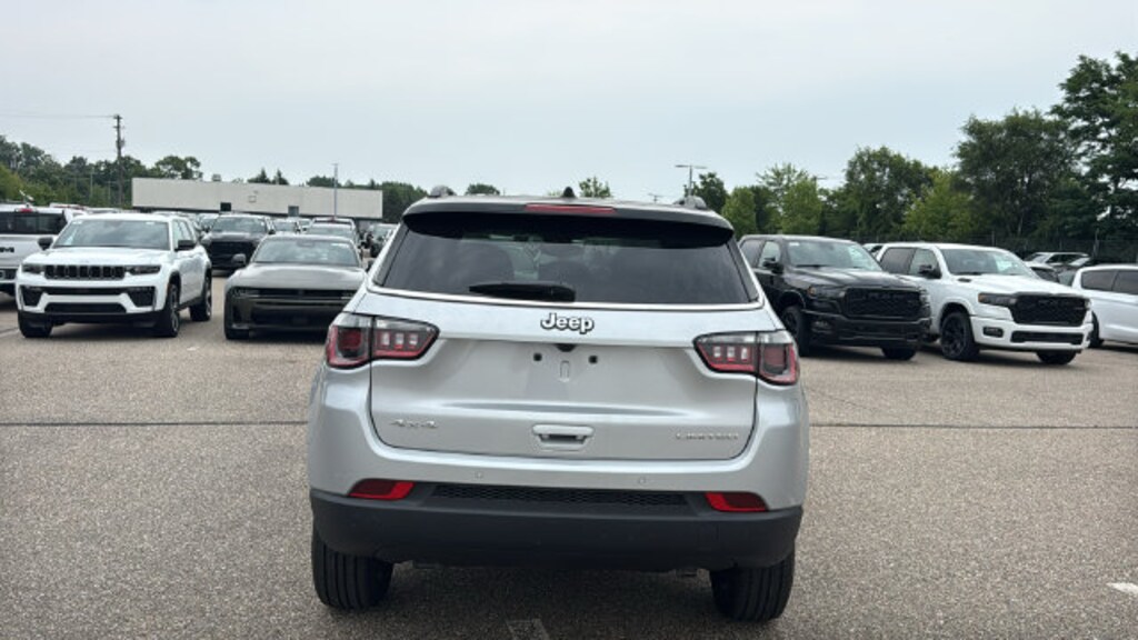 New 2026 Jeep Compass LIMITED 4X4 Sport Utility