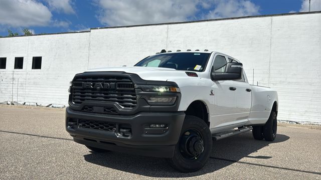 2026 Ram 3500 TRADESMAN CREW CAB 4X4 8' BOX Pickup