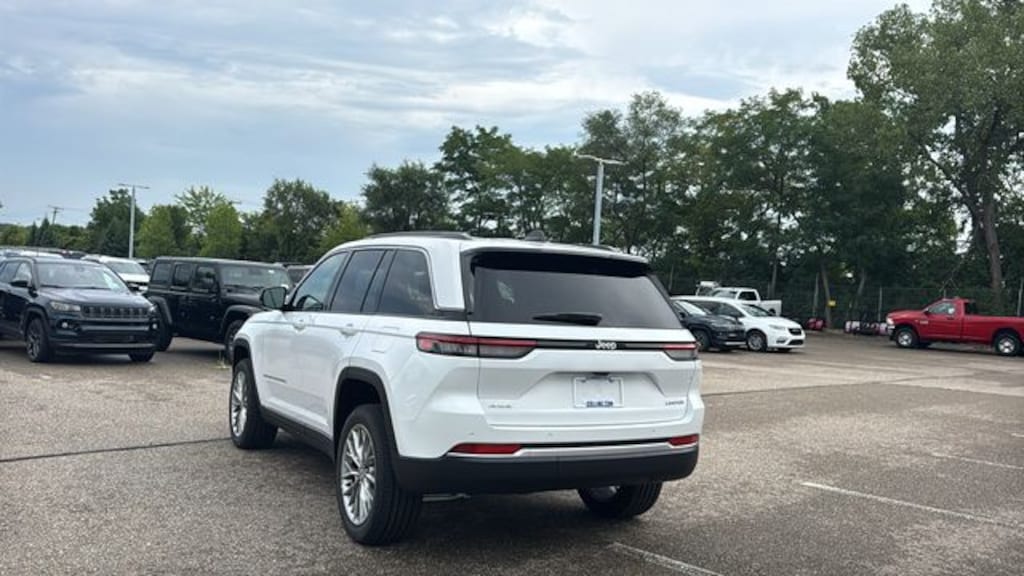 New 2027 Jeep Grand Cherokee LIMITED 4X4 Sport Utility
