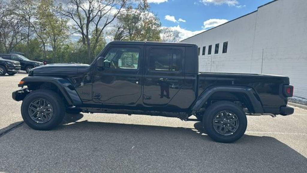New 2026 Jeep Gladiator SPORT S 4X4 Pickup