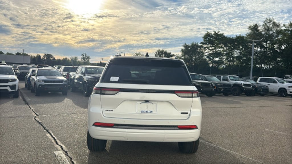 New 2027 Jeep Grand Cherokee SUMMIT 4X4 Sport Utility