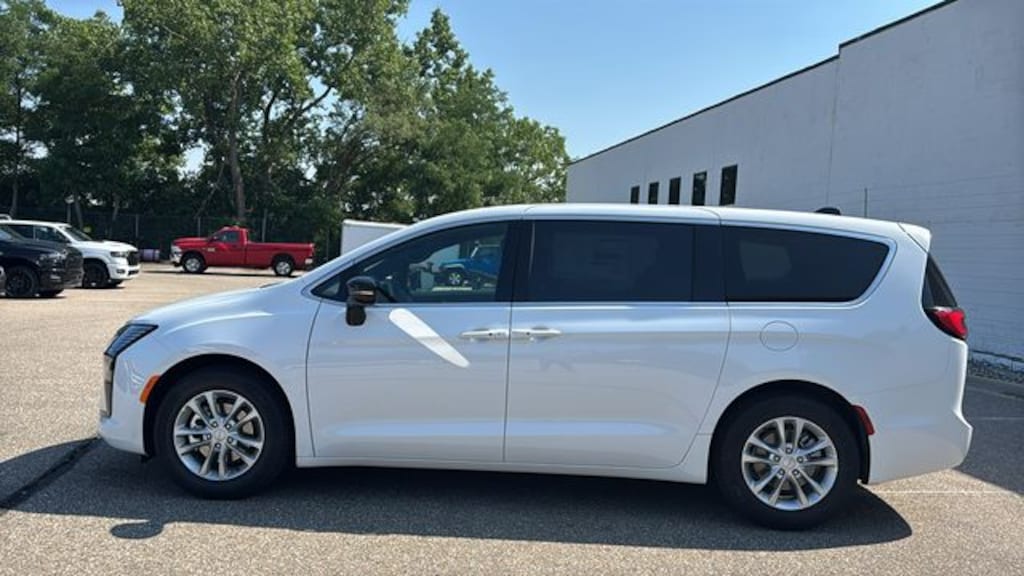 New 2027 Chrysler Pacifica SELECT Passenger Van