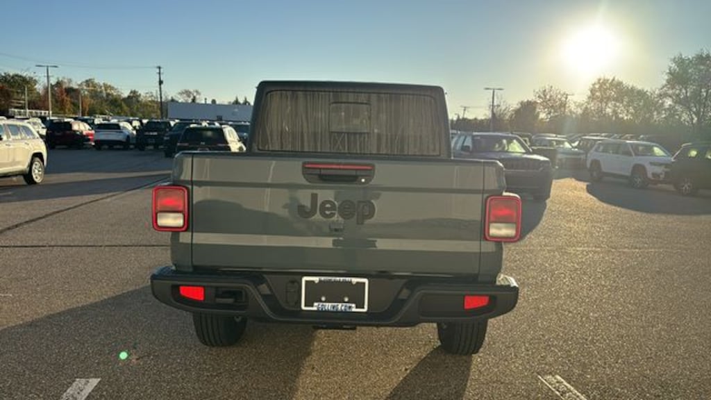 New 2026 Jeep Gladiator SPORT S 4X4 Pickup