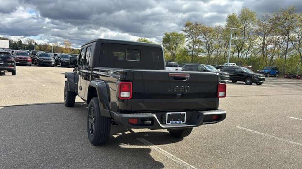 New 2026 Jeep Gladiator SPORT S 4X4 Pickup