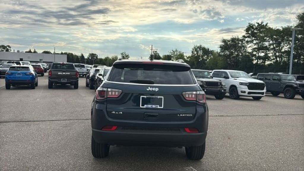 New 2026 Jeep Compass LIMITED 4X4 Sport Utility