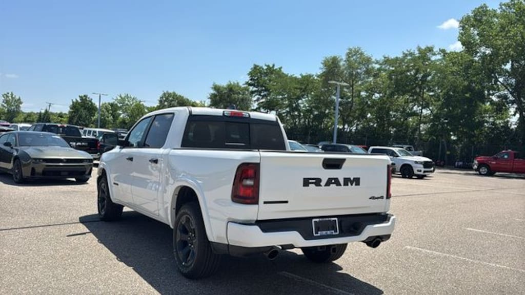 New 2026 Ram 1500 BIG HORN CREW CAB 4X4 5'7 BOX Pickup