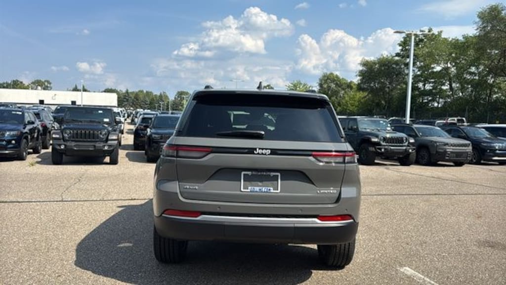 New 2027 Jeep Grand Cherokee LIMITED 4X4 Sport Utility