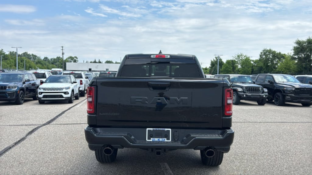New 2026 Ram 1500 LARAMIE CREW CAB 4X4 5'7 BOX Pickup