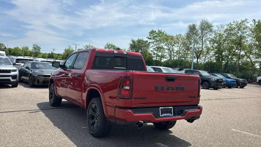 New 2026 Ram 1500 BIG HORN CREW CAB 4X4 5'7 BOX Pickup