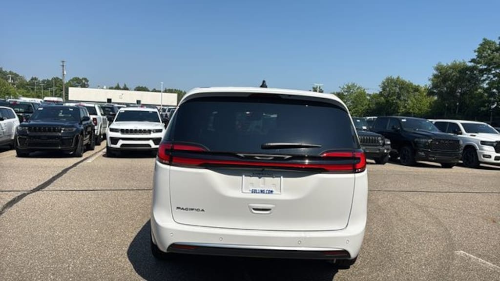 New 2027 Chrysler Pacifica SELECT Passenger Van