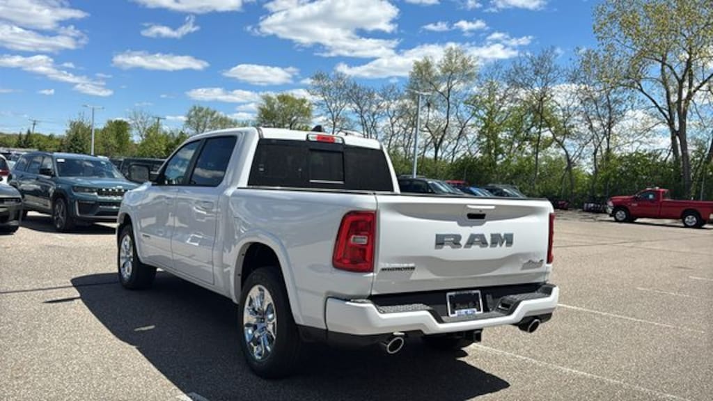 New 2026 Ram 1500 BIG HORN CREW CAB 4X4 5'7 BOX Pickup