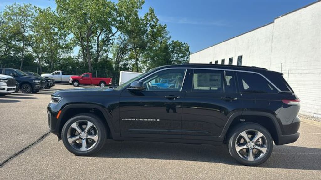 New 2026 Jeep Grand Cherokee LIMITED 4X4 Sport Utility