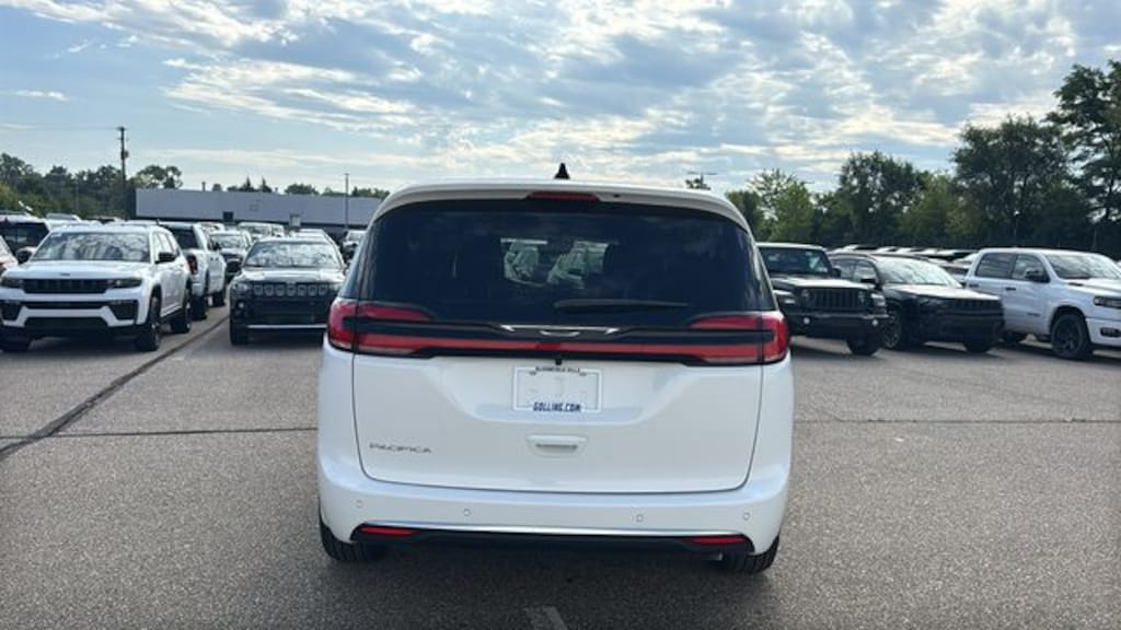 New 2027 Chrysler Pacifica SELECT Passenger Van